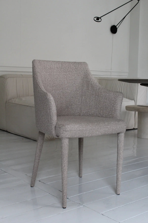Bat dining chair