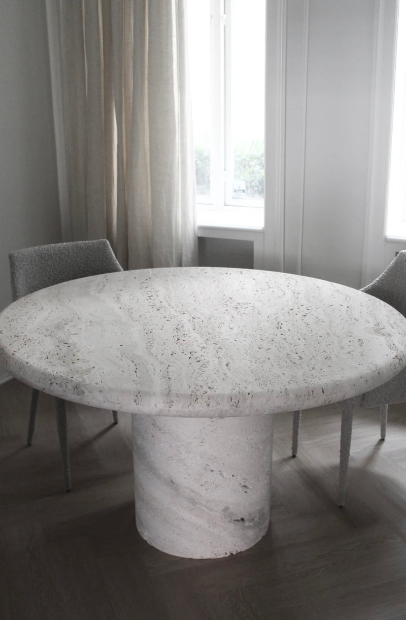 Nomad dining table ø140cm Travertine