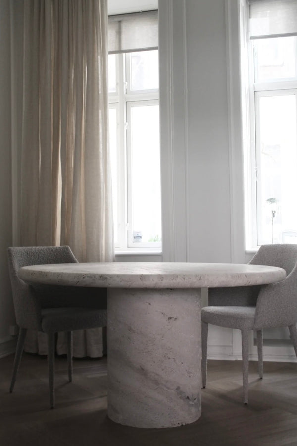 Nomad dining table ø140cm Travertine